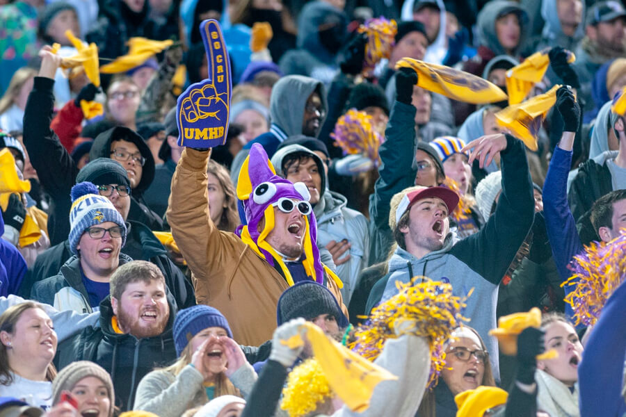 Turn your fans into diehard followers with these tips. graphic